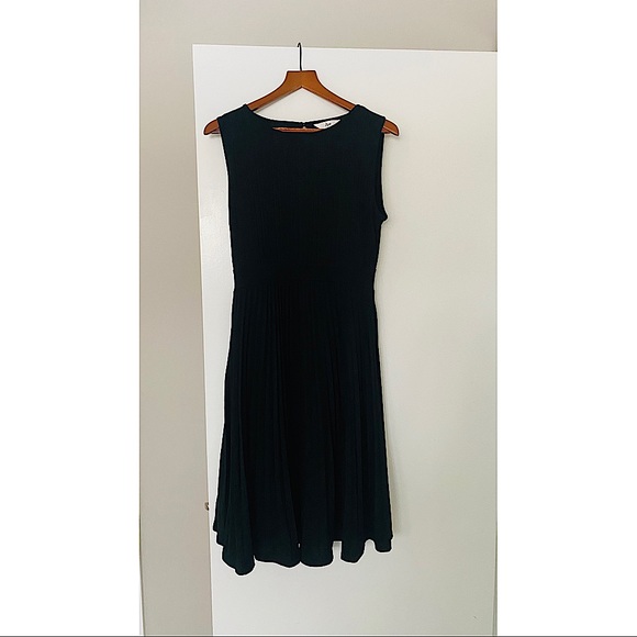 Black fit and flare maternity dress - Picture 1 of 3